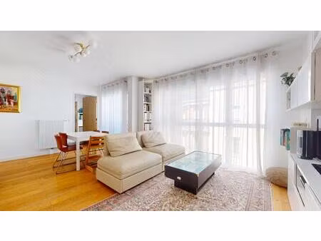 appartement 4 pieces + balcon + parking