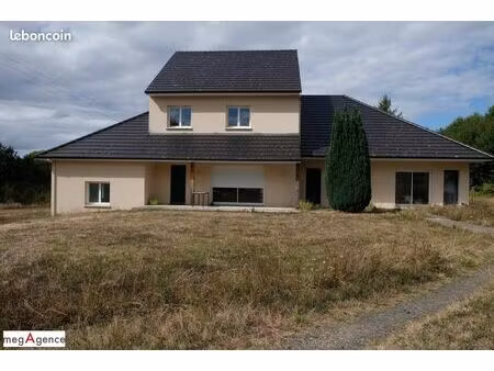 immeuble 299 m² saint-germain-les-vergnes