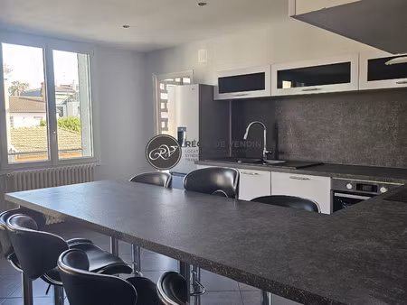 appartement t2 meuble - avec balcon et garage