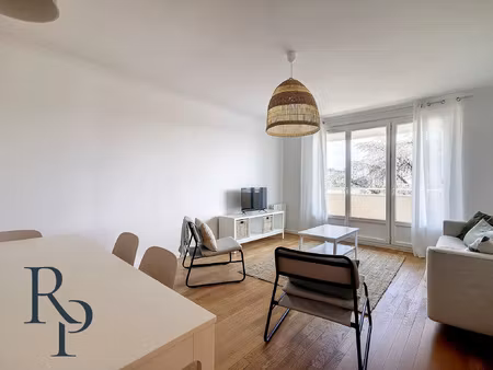 t5 meublé de 101 56m2 avec balcon  cave et parking