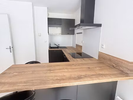 idéalement situé en plein coeur de nantes  à deux pas de la dynamique rue fouré et du quar