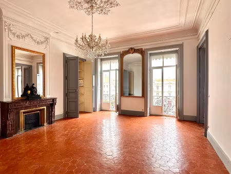 très bel appartement haussmannien 180m2 vue canal