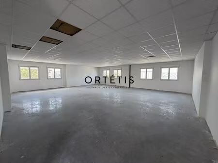 location bureaux 140 m²