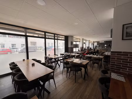 local commercial 216 m2 / ideal restauration / beau lineaire