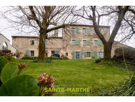 niort. ancienne ferme composée de 6 chambres.