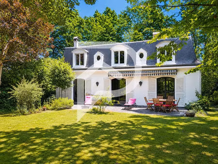 l'étang-la-ville  contemporaine de 205 m² avec un cadre préservé
