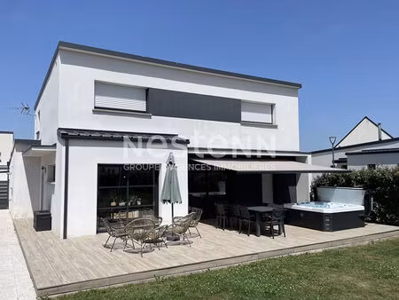 contemporaine de 141 m² 6 pièces située à locqueltas terrain de 497 m²