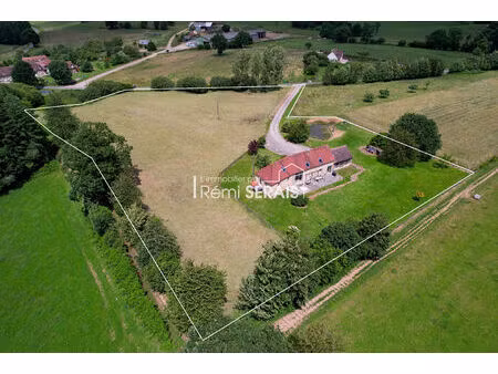 exclusivité rs : longère rénovée en pierre au calme  1 7ha terrain  mare - 5 chambres