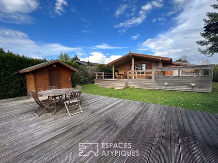maison en bois rénovée avec terrasses et vue