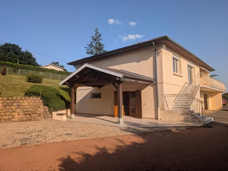 ternand  belle maison avec vue dégagée