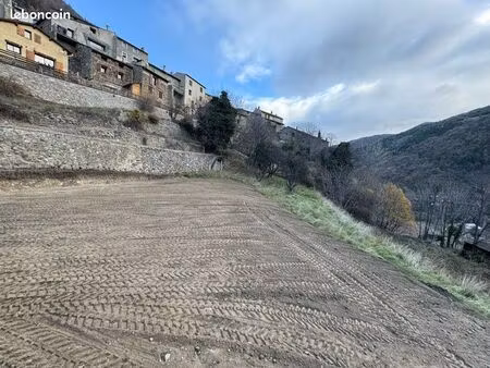terrain 4 faces viabilisé 1050m2