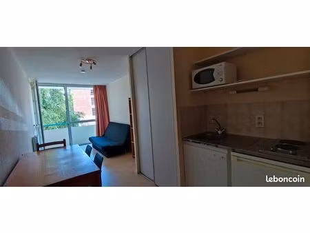 location studio meublé