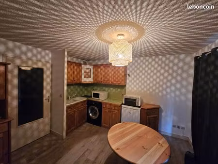 studio meublé avec balcon