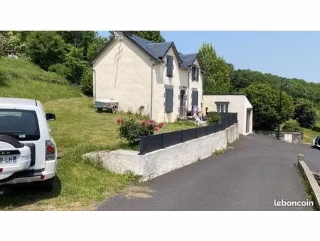 maison à louer à pierrefort