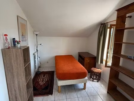 studio en bord de seine