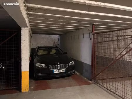 box fermé – 14 m² – sous-sol sécurisé – paris 15ème