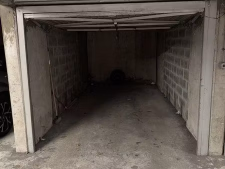 place de parking immeuble gardien et sécurisé - quartier bac