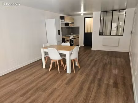 t2 meublé 40m2 rénové centre-ville - rdc - parking