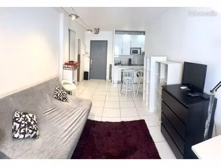 joli studio meublé vieux port/criée