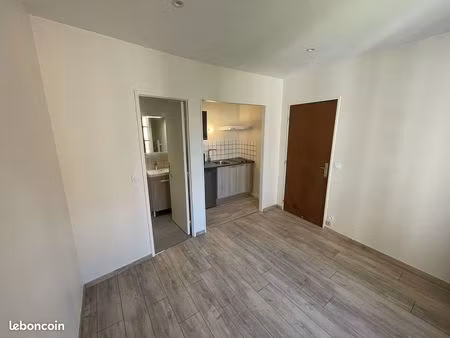 studio 1 pièce 14 m²