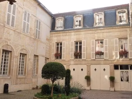 beau t1 meublé  centre historique dijon  libre vers le 20 août
