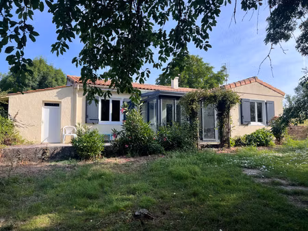 maison à vendre 6 pièces saint sauvant (17)avec terrain en zone u