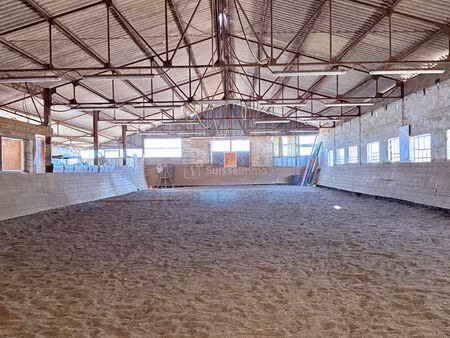 domaine equestre avec manege couvert et cabinet d'equitherapie