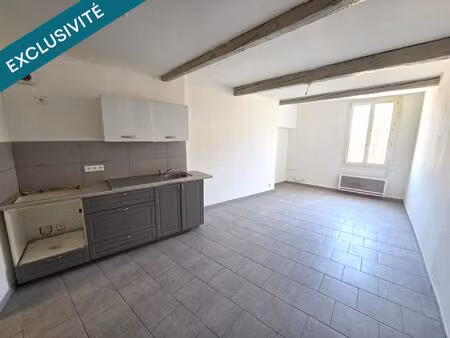 saint-maximin : t2 libre avec jolie vue