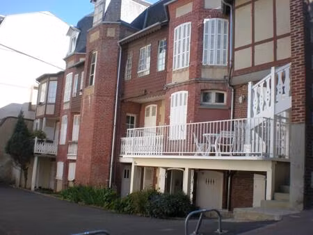 f2 villers- sur- mer 1 chambre 1 cuisins - a trois minutes de la plage.
