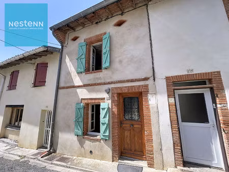 a vendre  maison de village de 70 m²   rénovée  2 chambres et combles aménagés  extérieur 