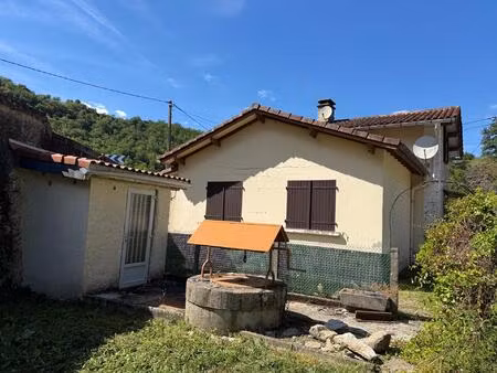 maison de garde barrière à la campagne