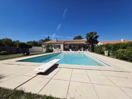 maison plain-pied - 3 chambres- jardin - piscine