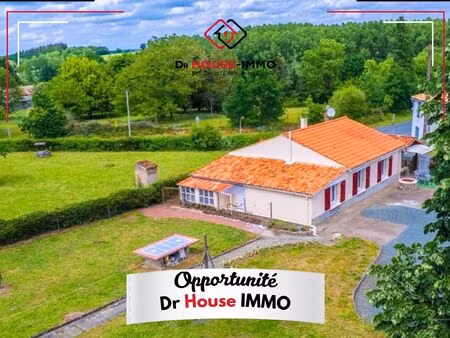 maison de plain-pied  3 chambres  garage  sur terrain de 1520m2.