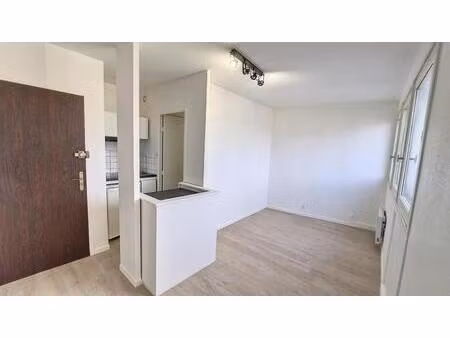 studio rénové 19.59m² - quartier sacré coeur