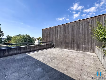 f5 duplex avec grande terrasse et garage / grand angle - neu