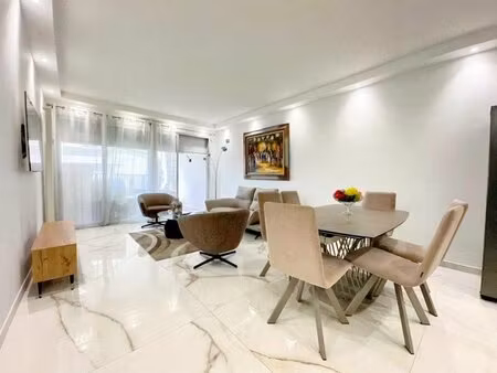 4 pièces avec vue mer  grande terrasse  piscines & parking  vallauris limite cannes