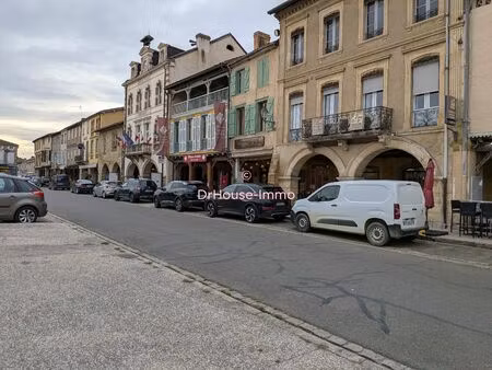a saisir à marciac : majestueux immeuble de 10 pièces avec un garage attenant