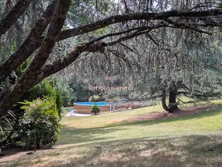 maison isolée avec piscine