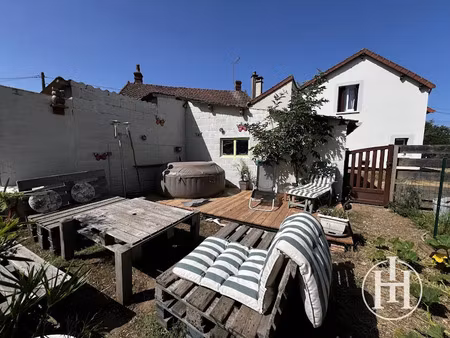 vente maison 6 pièces 104 m² à orval (18200)  136 000 €