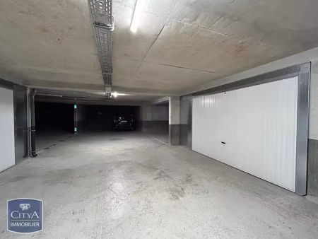parking à louer 21 m² - antibes (06) - 180€