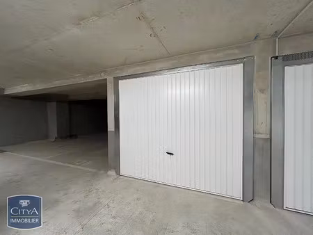 parking à louer 35 m² - antibes (06) - 230€