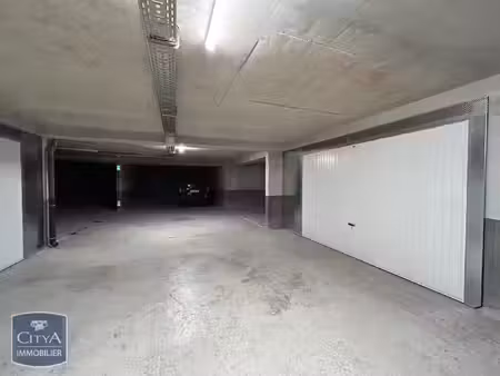 parking à louer 21 m² - antibes (06) - 180€