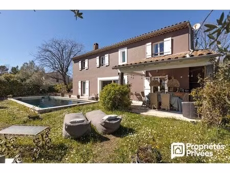 villa avec piscine  jolie dépendance et vue dégagée