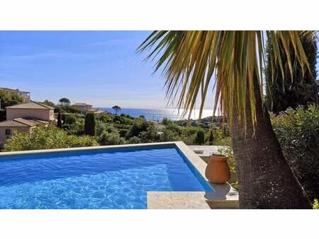 les issambres - villa plain-pied t4  piscine chauffée  vue mer et garrigue  jardin 1 512..