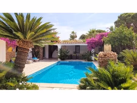 sainte-maxime - deux villas provençales  8 chambres  265 m² habitables  aperçu mer  plage.