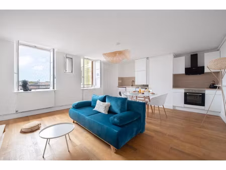 superbe t3 duplex de 85 m2 avec vue sur la cité bastide sa