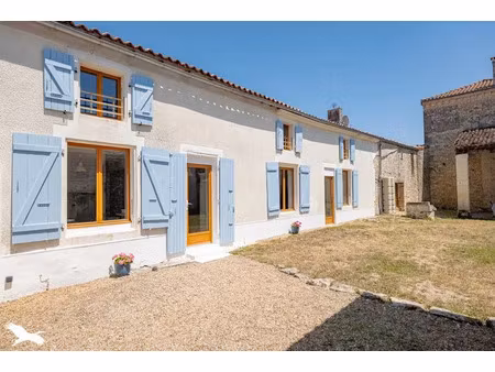 vente maison 8 pièces 214 m² à louzignac (17160)  179 655 €