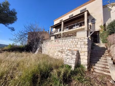 propriété de 225m2 sur 460m2 de jardin composée d'un t6 occupé et d'un t3 possible avec ga