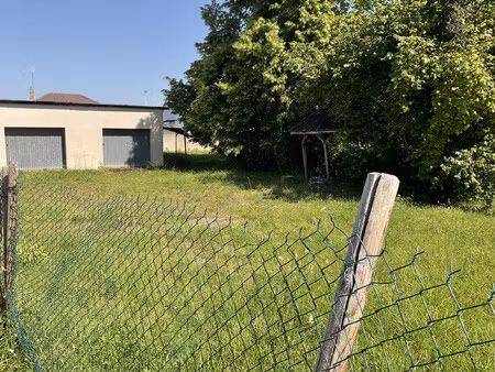 terrain à batir de 700 m2 avec garage edifié de 30m2