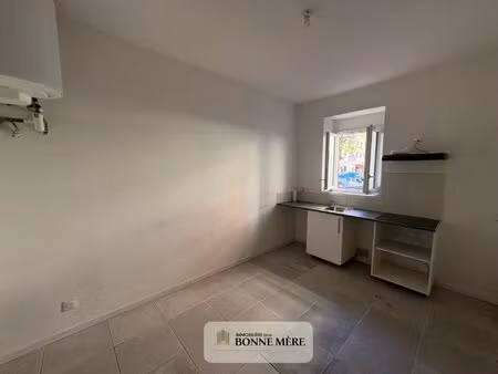 t2 de 23.5 m2 + terrasse